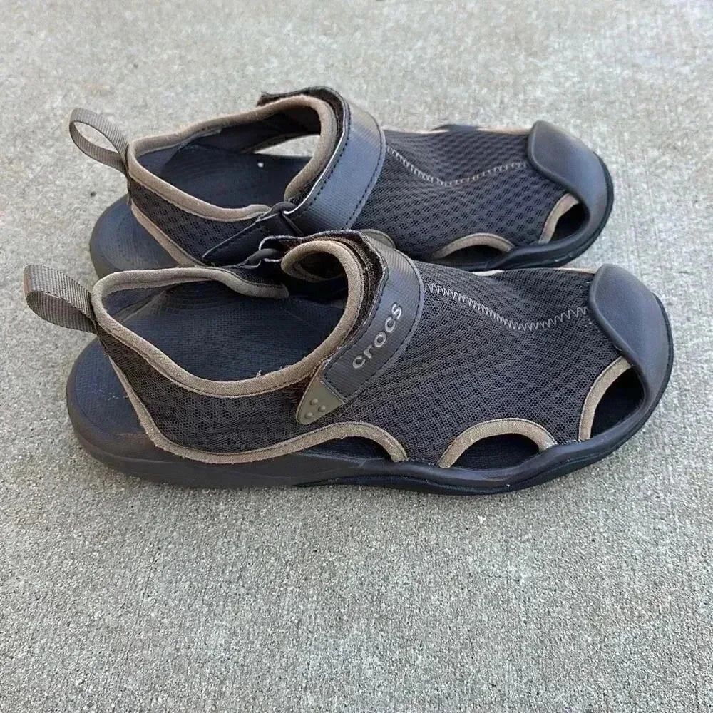 Crocs Swiftwater Mesh Closed Toe Deck Brown Sandals Men’s Size 7